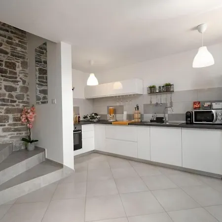 Madonna Delle Nevi By Briskva *