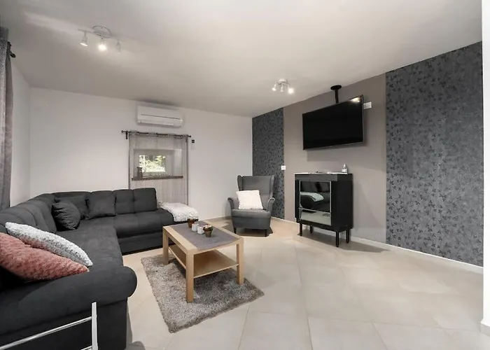 Villa Madonna Delle Nevi By Briskva